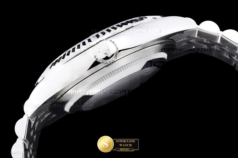 Rolex Ref. R2DJ0484C EWE - On-Wrist Presence & Case Thickness View (Photo 11 of 27)