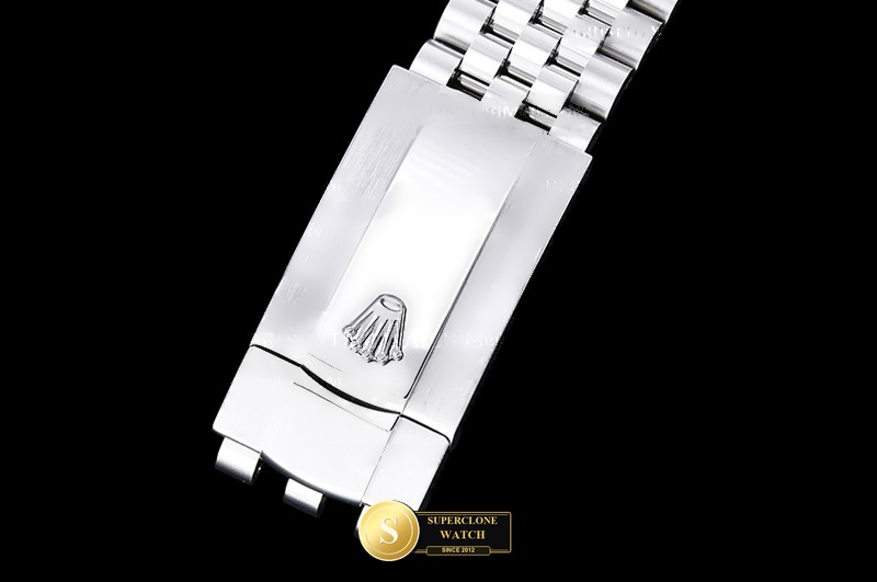 Rolex Ref. R2DJ0484E EWE - On-Wrist Presence & Case Thickness View (Photo 13 of 26)