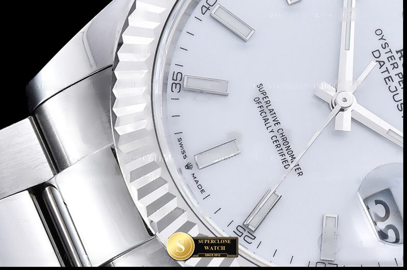 Rolex Ref. R2DJ0485E EWE - On-Wrist Presence & Case Thickness View (Photo 7 of 27)