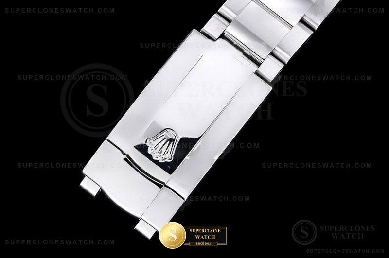 Rolex Ref. R2DJ0486F EWE - On-Wrist Presence & Case Thickness View (Photo 13 of 26)