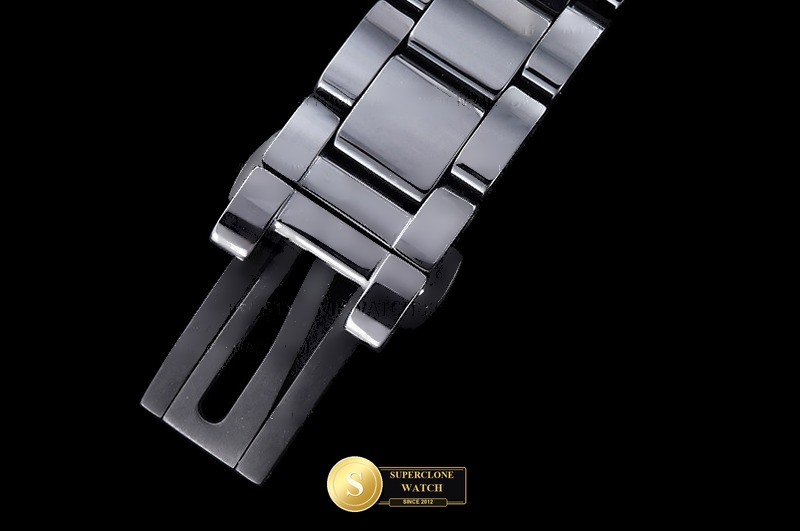 Rolex Ref. ROLDYT0609 N6F - On-Wrist Presence & Case Thickness View (Photo 9 of 19)