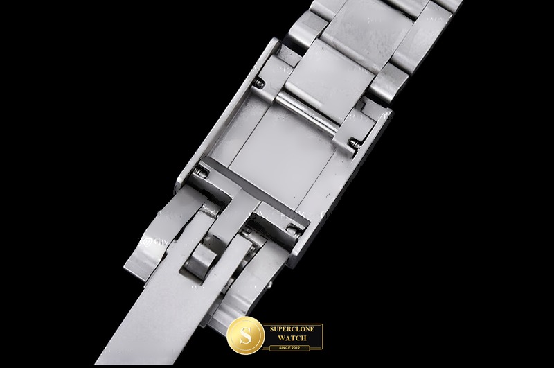 Rolex Ref. ROLDYT0610 ASIAN - On-Wrist Presence & Case Thickness View (Photo 15 of 24)