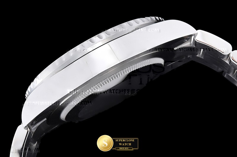 Rolex Ref. 126710BLNR EWE - On-Wrist Presence & Case Thickness View (Photo 19 of 31)