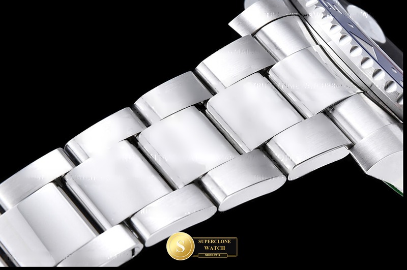 Rolex Ref. 126710BLRO EWE - On-Wrist Presence & Case Thickness View (Photo 13 of 31)