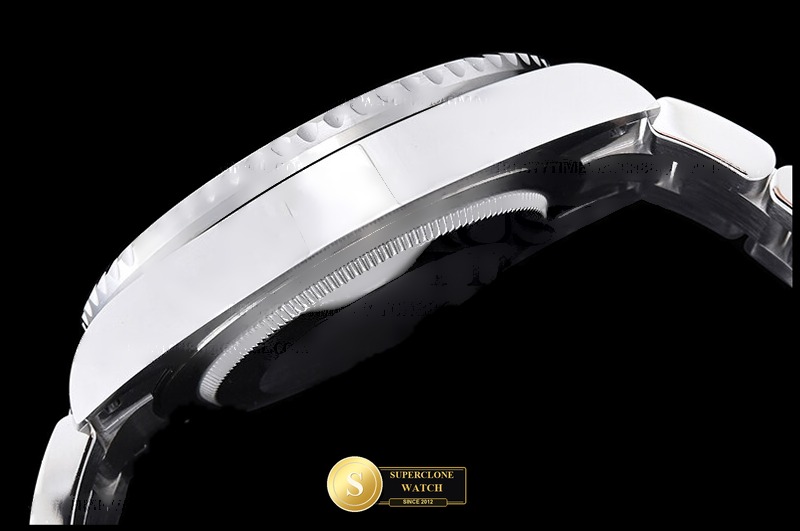 Rolex Ref. 126710BLRO EWE - On-Wrist Presence & Case Thickness View (Photo 19 of 31)