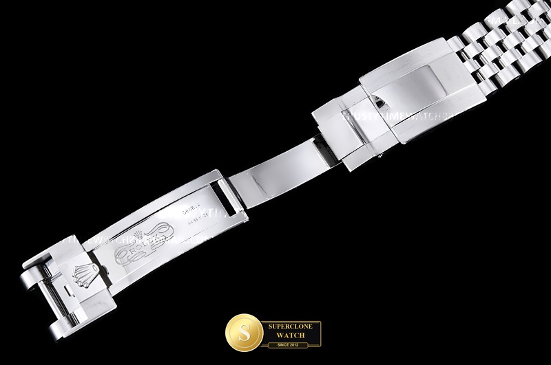 Rolex Ref. 126710GRNR EWE - On-Wrist Presence & Case Thickness View (Photo 15 of 31)