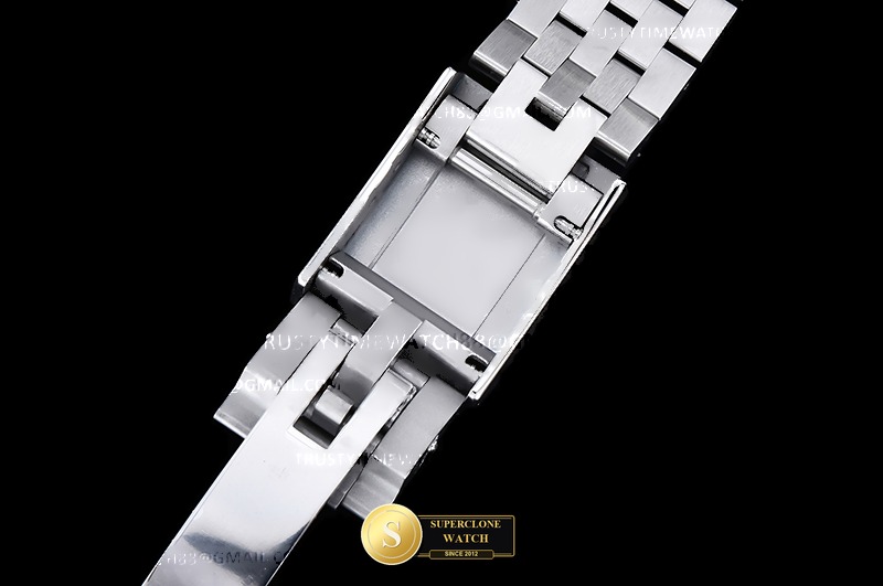 Rolex Ref. 126710GRNR EWE - On-Wrist Presence & Case Thickness View (Photo 17 of 31)