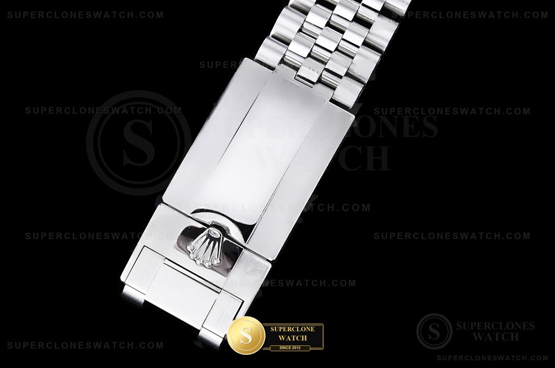 Rolex Ref. 126710BLRO EWE - On-Wrist Presence & Case Thickness View (Photo 13 of 31)