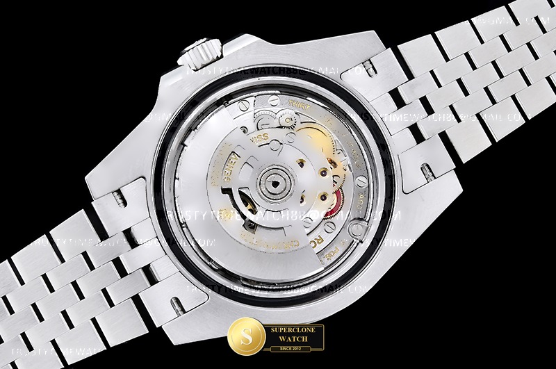 Rolex Ref. 126710BLRO EWE - On-Wrist Presence & Case Thickness View (Photo 21 of 31)