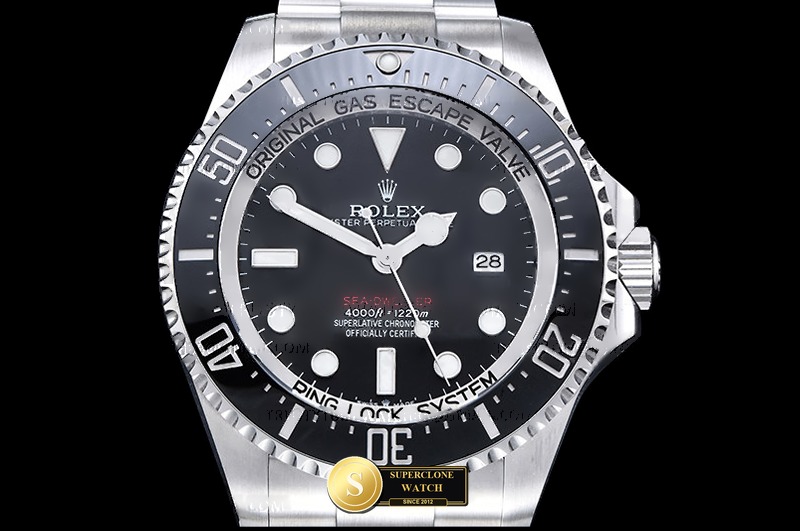 Rolex Ref. 126600 EWE - Clasp & Solid 904L Bracelet Detail (Photo 3 of 29)