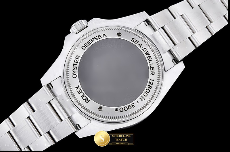 Rolex Ref. 126600 EWE - On-Wrist Presence & Case Thickness View (Photo 19 of 29)