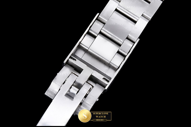 Rolex Ref. 126500LN ESF - On-Wrist Presence & Case Thickness View (Photo 15 of 28)