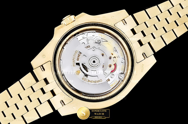 Rolex Ref. 126718GRNR EWE - On-Wrist Presence & Case Thickness View (Photo 21 of 34)