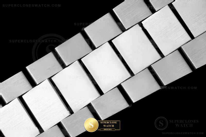 Rolex Ref. RDD0353A KF - On-Wrist Presence & Case Thickness View (Photo 35 of 38)