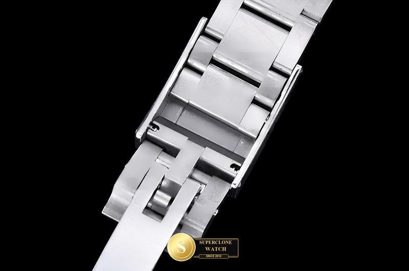 Rolex Ref. ROLDYT0656C GETF - On-Wrist Presence & Case Thickness View (Photo 17 of 24)