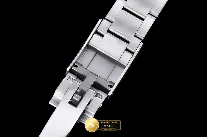 Rolex Ref. 116506 VSF - On-Wrist Presence & Case Thickness View (Photo 15 of 31)