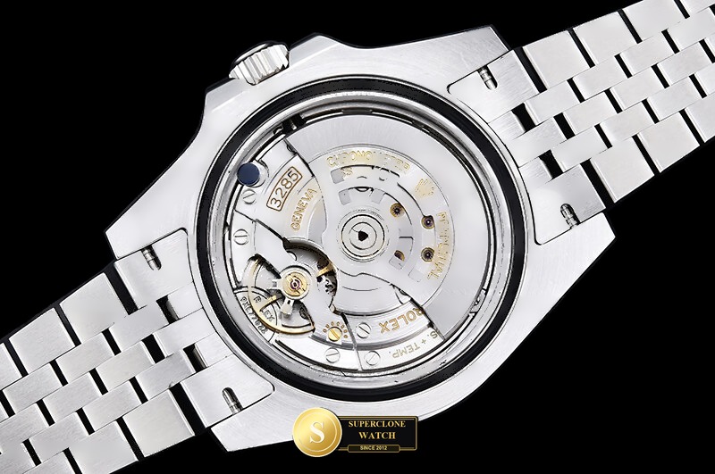 Rolex Ref. ROLGMT0350A ARF - On-Wrist Presence & Case Thickness View (Photo 21 of 31)