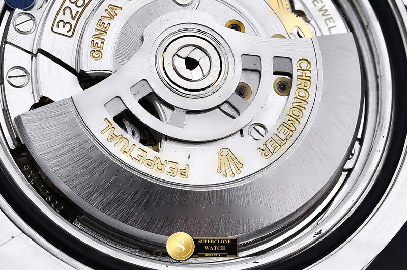 Rolex Ref. ROLGMT0350A ARF - On-Wrist Presence & Case Thickness View (Photo 25 of 31)