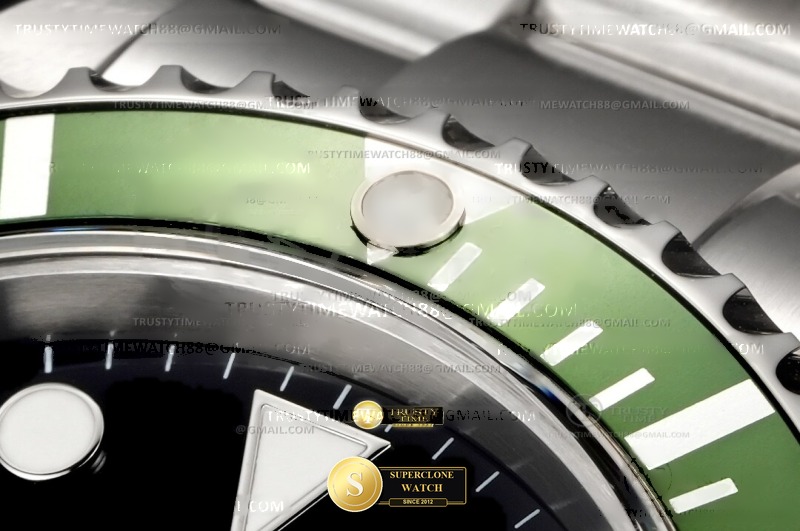 Rolex Ref. ROLSUB0502B TM - Clasp & Solid 904L Bracelet Detail (Photo 3 of 9)