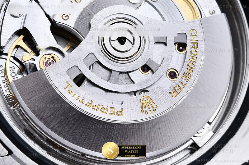 Rolex Ref. R2DJ0490G QF - On-Wrist Presence & Case Thickness View (Photo 21 of 28)