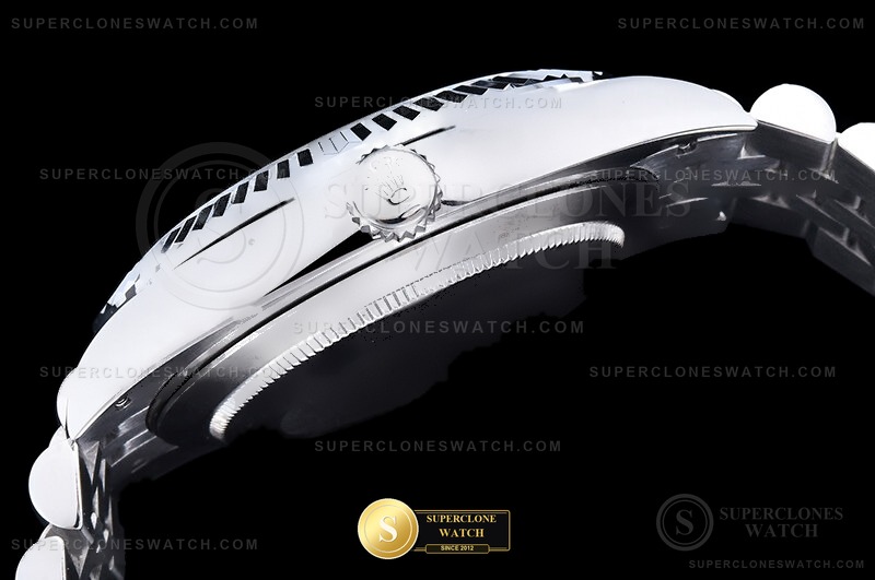 Rolex Ref. R2DJ0490I QF - On-Wrist Presence & Case Thickness View (Photo 15 of 28)