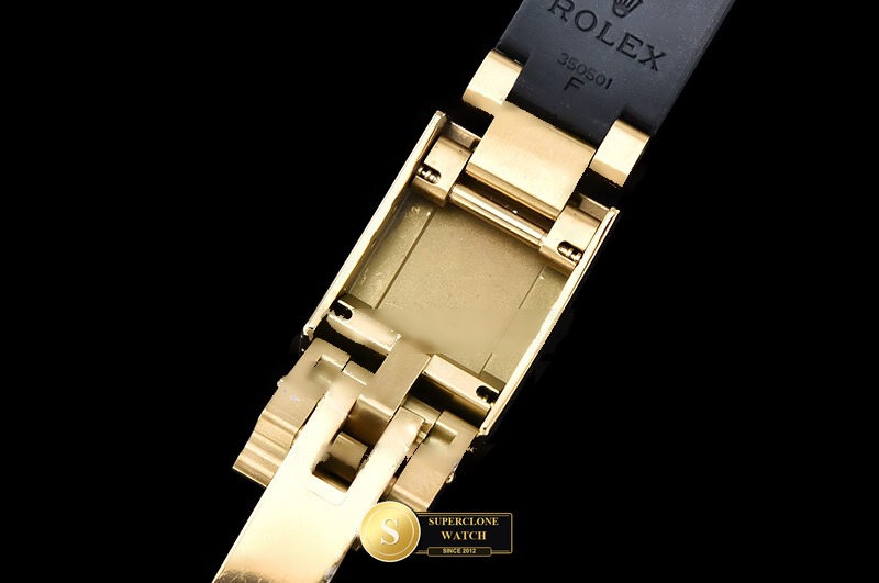 Rolex Ref. 116518 QF - On-Wrist Presence & Case Thickness View (Photo 15 of 34)