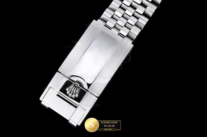 Rolex Ref. 126710BLRO VSF - On-Wrist Presence & Case Thickness View (Photo 13 of 30)
