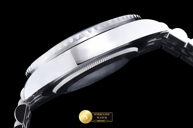 Rolex Ref. 126710GRNR VSF - On-Wrist Presence & Case Thickness View (Photo 19 of 30)