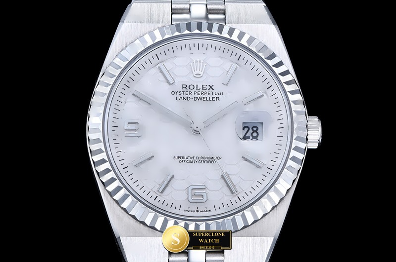 Rolex Ref. ROLLD001A GDF - Clasp & Solid 904L Bracelet Detail (Photo 3 of 23)