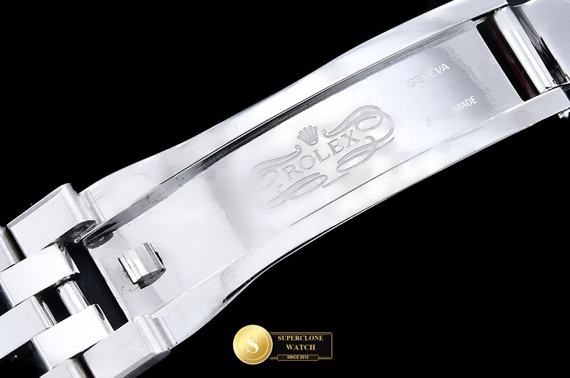 Rolex Ref. ROLLD002B NN - On-Wrist Presence & Case Thickness View (Photo 13 of 28)