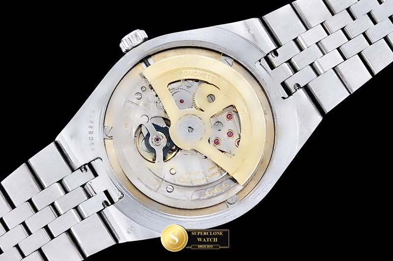 Rolex Ref. ROLLD002B NN - On-Wrist Presence & Case Thickness View (Photo 17 of 28)