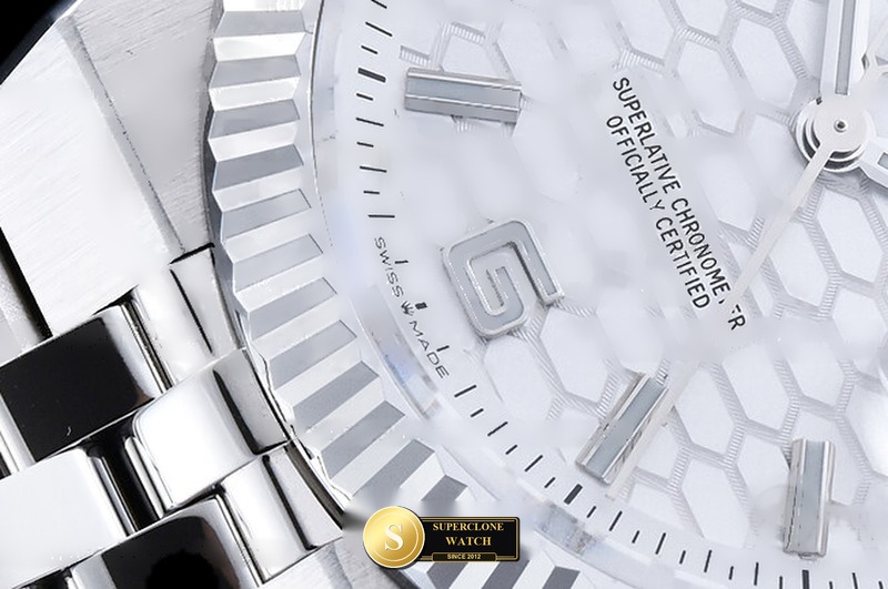 Rolex Ref. ROLLD004A YY - On-Wrist Presence & Case Thickness View (Photo 7 of 29)