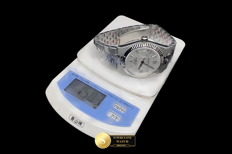 Rolex Ref. ROLLD004A YY - On-Wrist Presence & Case Thickness View (Photo 29 of 29)