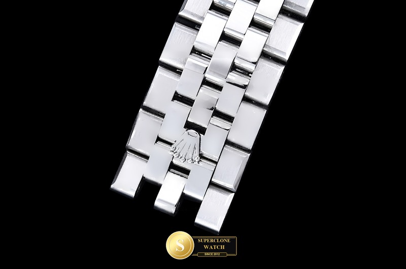 Rolex Ref. ROLLD004B YY - On-Wrist Presence & Case Thickness View (Photo 15 of 29)