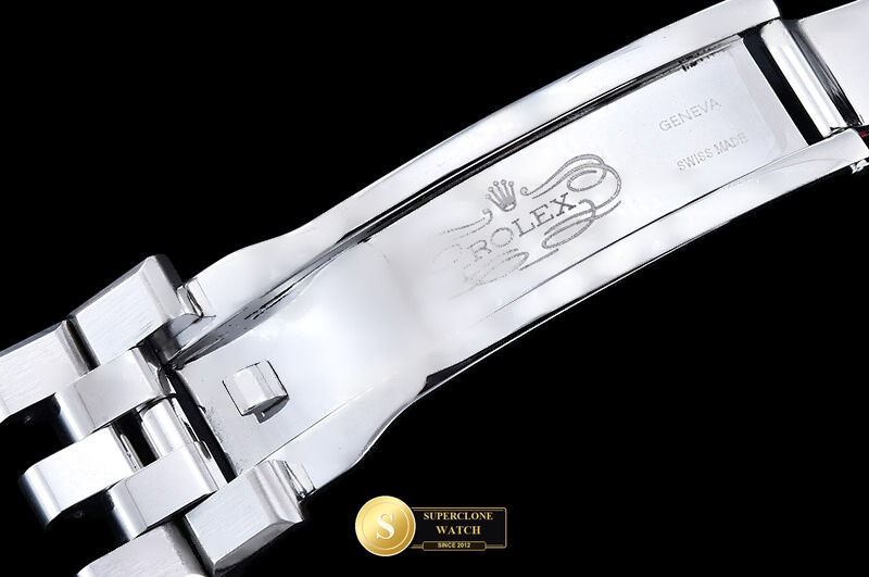 Rolex Ref. ROLLD004B YY - On-Wrist Presence & Case Thickness View (Photo 17 of 29)