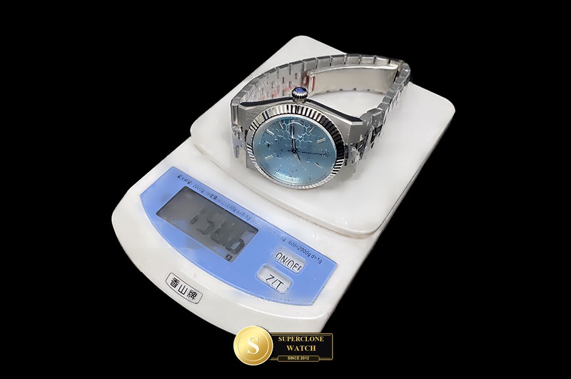 Rolex Ref. ROLLD004B YY - On-Wrist Presence & Case Thickness View (Photo 29 of 29)
