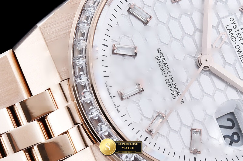 Rolex Ref. ROLLD005B YY - On-Wrist Presence & Case Thickness View (Photo 7 of 29)