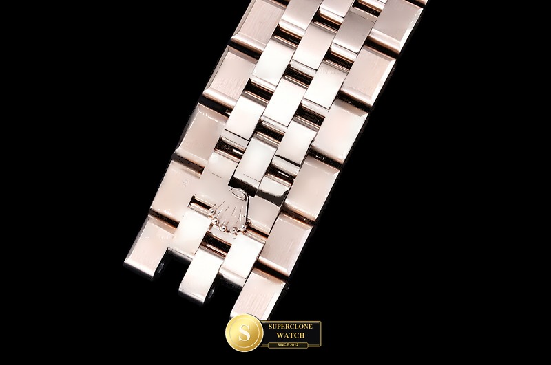 Rolex Ref. ROLLD005B YY - On-Wrist Presence & Case Thickness View (Photo 13 of 29)