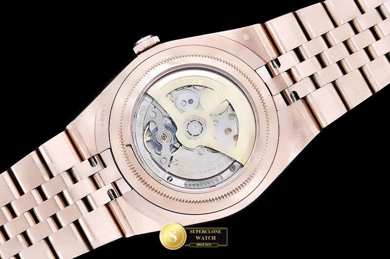 Rolex Ref. ROLLD005B YY - On-Wrist Presence & Case Thickness View (Photo 17 of 29)