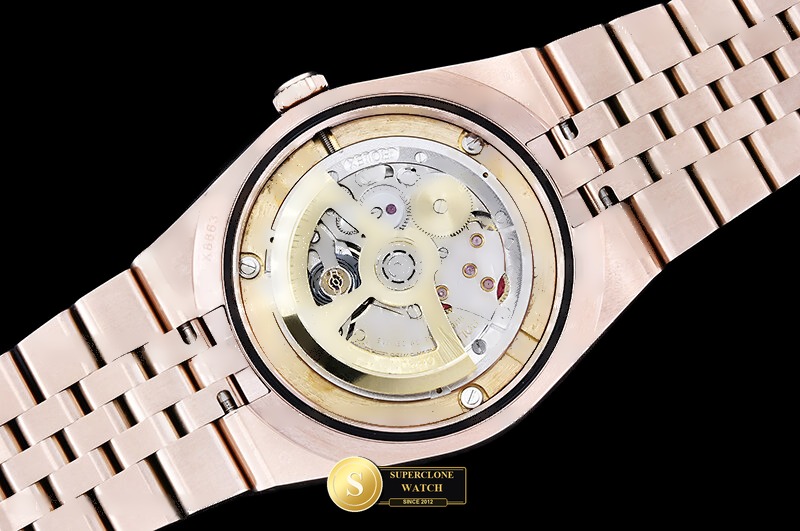Rolex Ref. ROLLD005B YY - On-Wrist Presence & Case Thickness View (Photo 19 of 29)