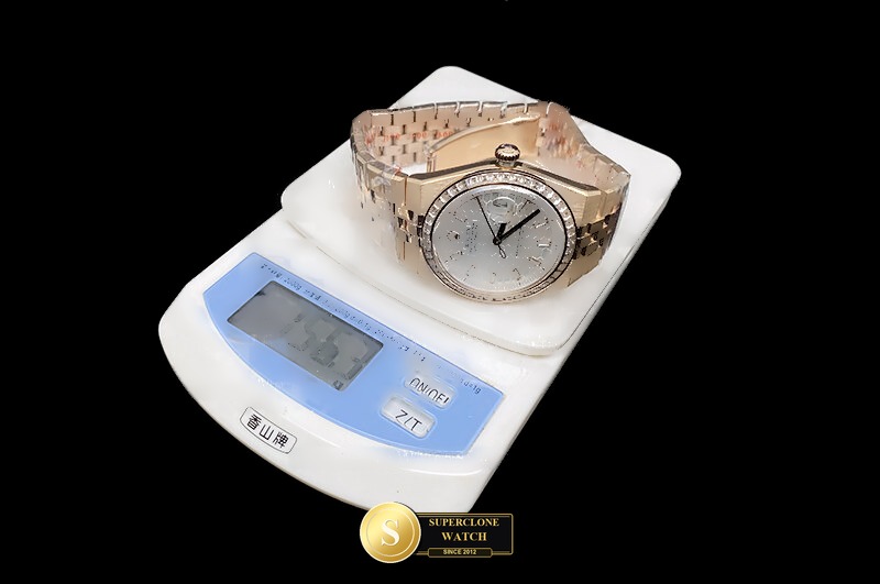 Rolex Ref. ROLLD005B YY - On-Wrist Presence & Case Thickness View (Photo 29 of 29)