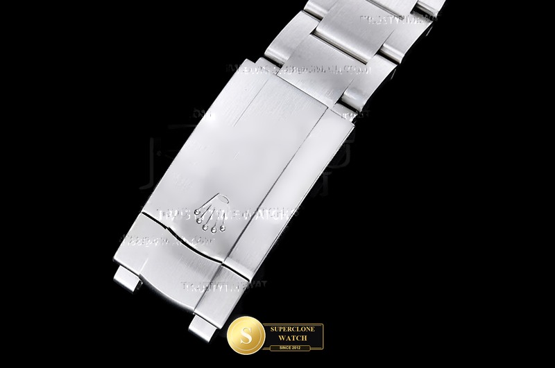 Rolex Ref. 126000 EWE - On-Wrist Presence & Case Thickness View (Photo 11 of 27)
