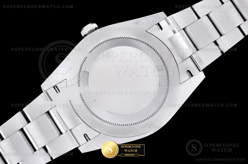 Rolex Ref. ROYP045D EWE - On-Wrist Presence & Case Thickness View (Photo 17 of 28)