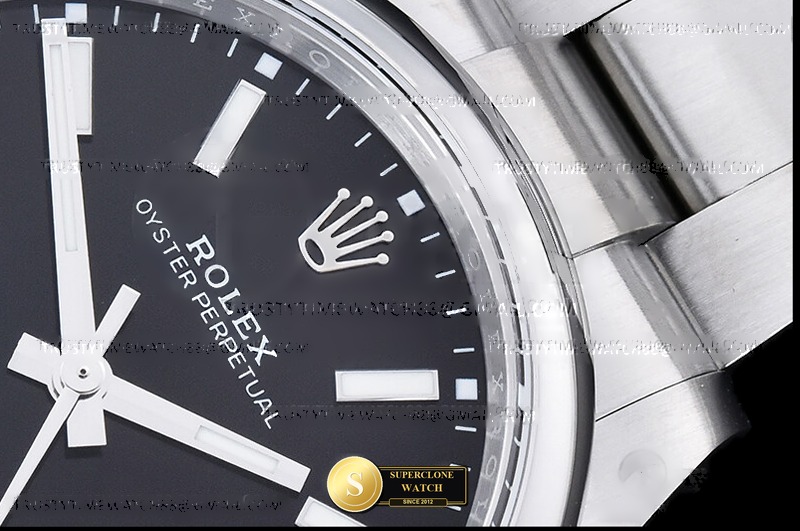 Rolex Ref. ROYP045E EWE - On-Wrist Presence & Case Thickness View (Photo 7 of 28)