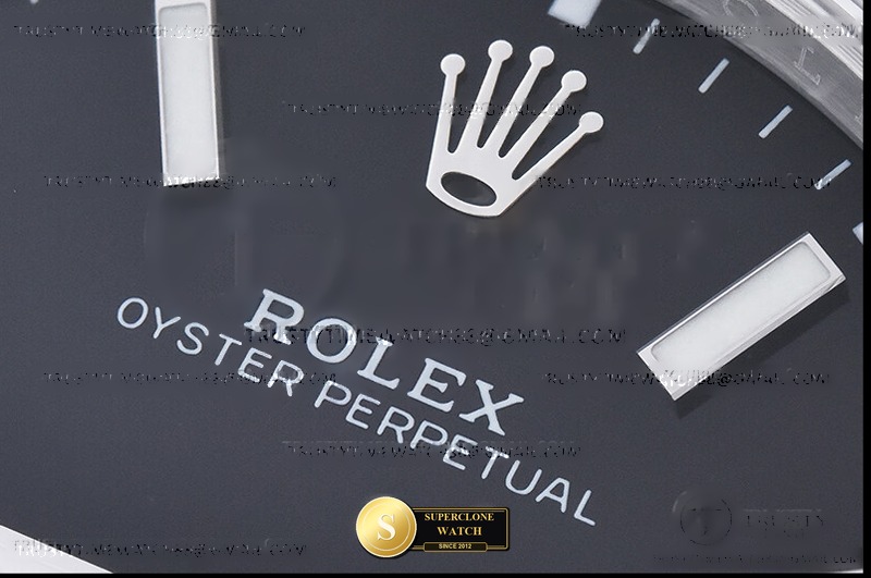 Rolex Ref. ROYP045E EWE - On-Wrist Presence & Case Thickness View (Photo 9 of 28)