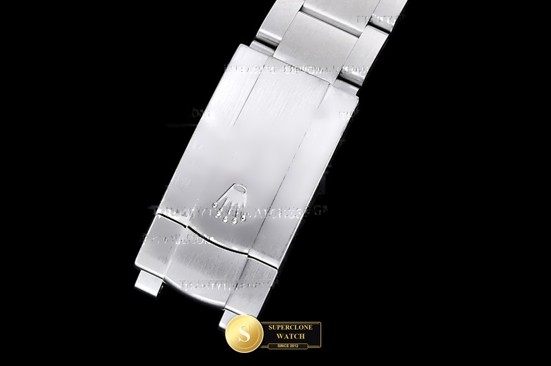 Rolex Ref. ROYP045E EWE - On-Wrist Presence & Case Thickness View (Photo 11 of 28)