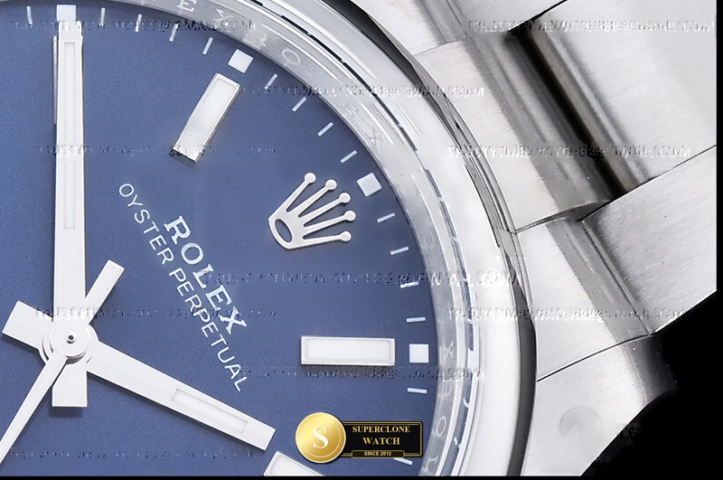 Rolex Ref. ROYP045G EWE - On-Wrist Presence & Case Thickness View (Photo 7 of 28)