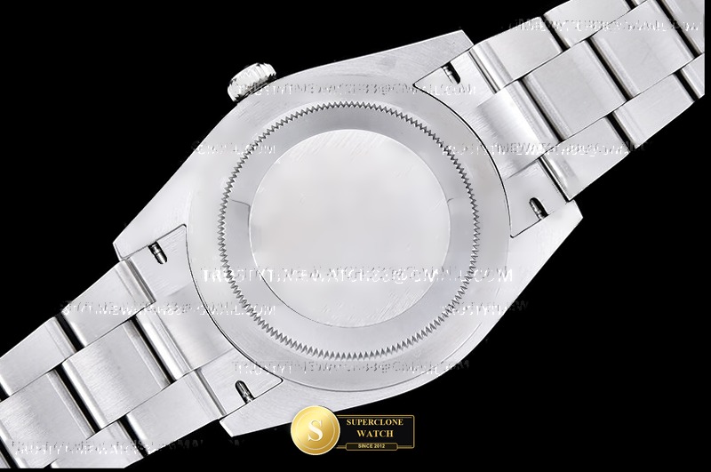 Rolex Ref. ROYP045G EWE - On-Wrist Presence & Case Thickness View (Photo 17 of 28)
