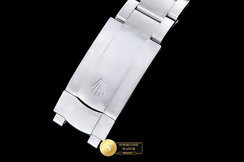 Rolex Ref. ROYP048B GMF - On-Wrist Presence & Case Thickness View (Photo 11 of 28)