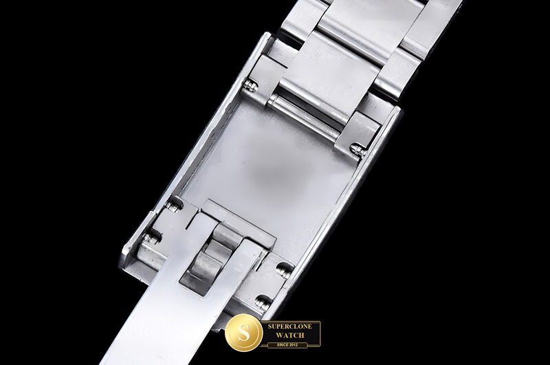 Rolex Ref. ROYP048B GMF - Crown Guard & Dial Lume Verification (Photo 14 of 28)